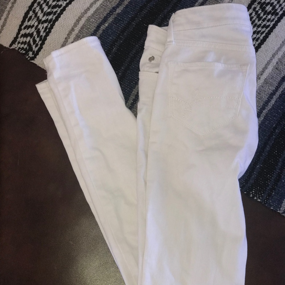 White Levi skinny jeans